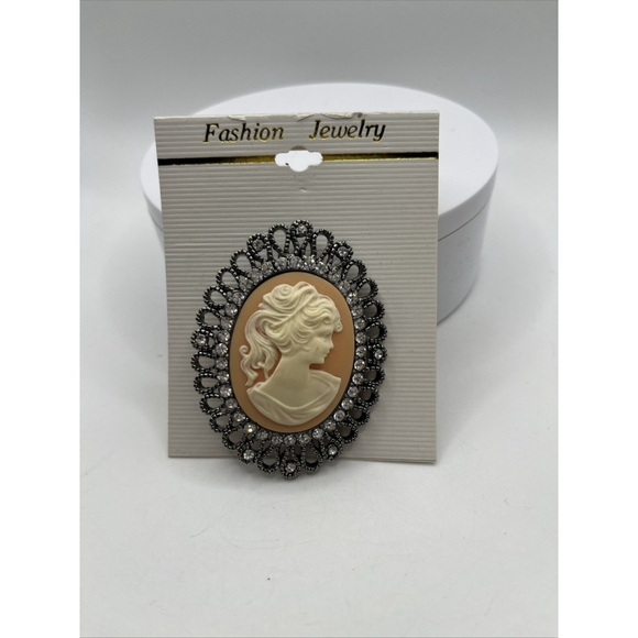 VTG SILVER TONE Pendant Brooch Oval Cameo PEACH Background Fashion Jewelry NEW - Picture 5 of 16